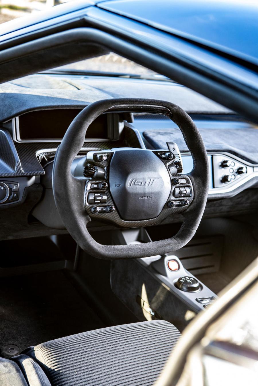 Интерьер Ford GT (H121) 2018 года  (фото 45 из 85)